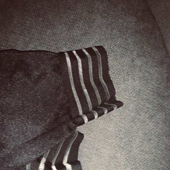 size medium women’s puma cropped sweater - Picture 4 of 4